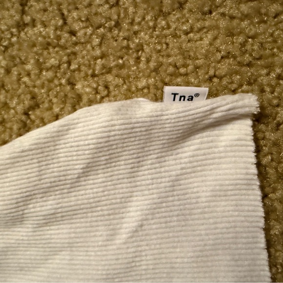 TNA White Sleeveless Crop Tank Top - Picture 3 of 4